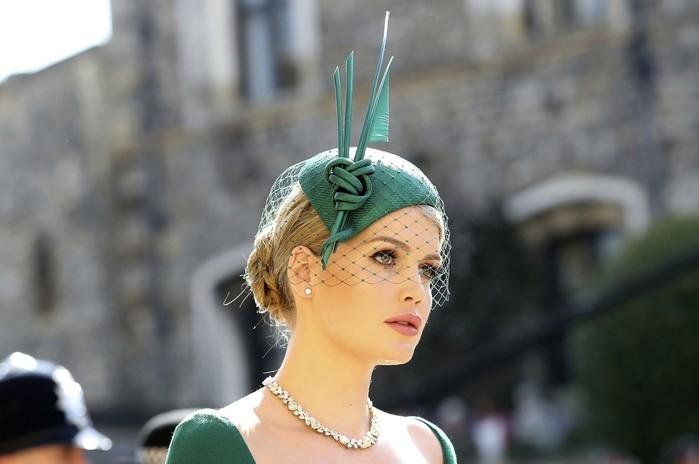 Kitty Spencer, prima de Harry, chega ao casamento real (Crédito: Gareth Fuller/Pool via AP)
