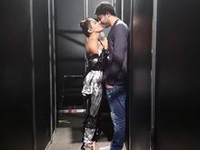 Anitta troca carinhos com o marido nos bastidores de show nos EUA