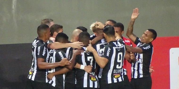 Atlético-MG vence Cruzeiro e assume a ponta do campeonato
