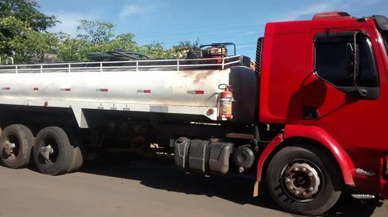 Polícia apreende Caminhão de transporte de Combustível por desvio