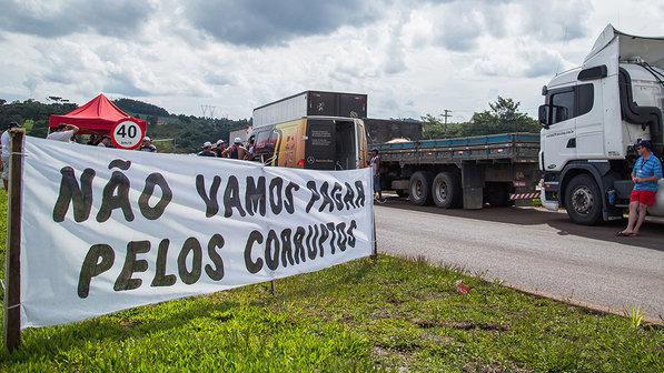 Protesto de caminhoneiros já chega ao quarto dia (Crédito: Reprodução)