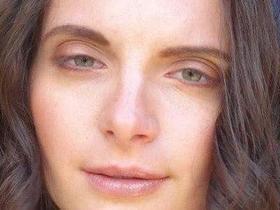 Casada, mulher mata babá por suspeitar de caso dela com seu ex