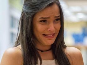 Ex-BBB Emilly está irritada com a Globo por causa de Vivian