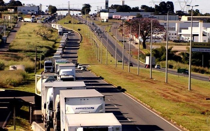 Apesar de acordo, caminhoneiros chegam ao 5º dia de protestos em rodovias federais em ato contra alta do diesel  (Crédito: Reprodução/G1)