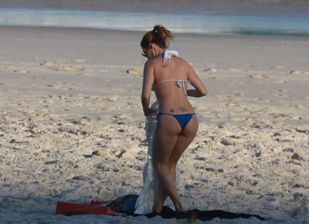 Rita Guedes na praia (Crédito: Agnews)