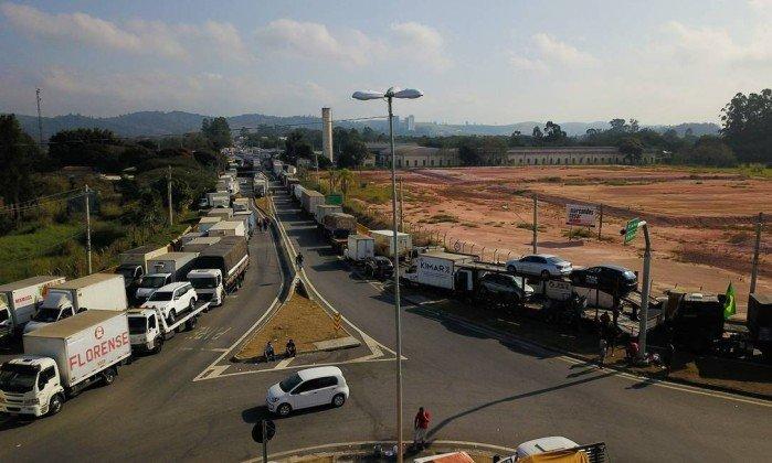 Protesto dos caminhoneiros em Jacaré, no Vale do Paraíba (Crédito: Nilton cardin /Agência O Globo )