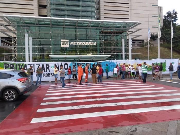 Protesto de petroleiros em frente à sede da Petrobras, em Vitória  (Crédito: Fernando Estevão)