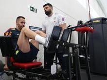 Inflamação no joelho pode tirar Renato Augusto de amistoso