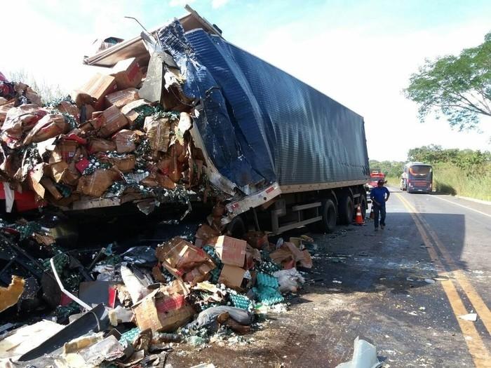 Caminhão envolvido no acidente em Colinas do Tocantins (Crédito: Divulgação/PRF)
