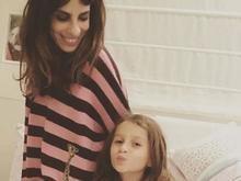 Em meio a rumores, Maria Ribeiro combina look com a enteada