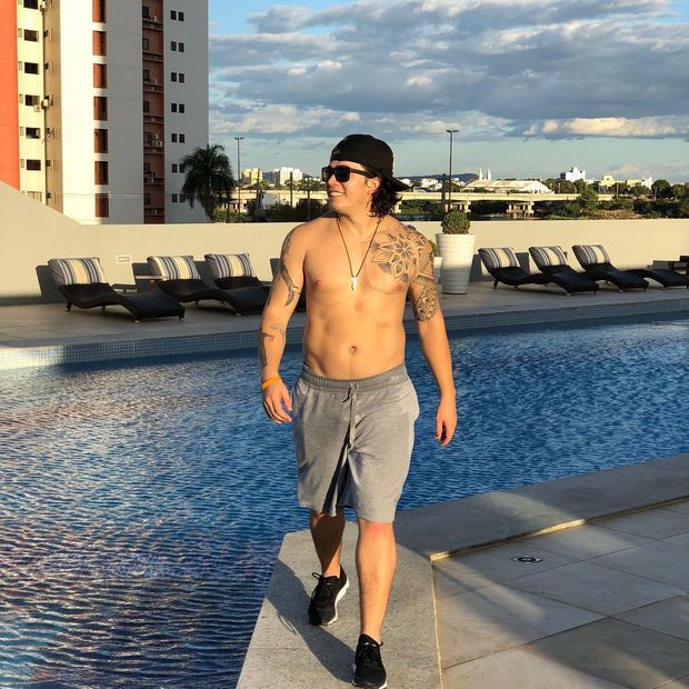 Whindersson Nunes exibe abdome levemente trincado (Crédito: Reprodução/Instagram)