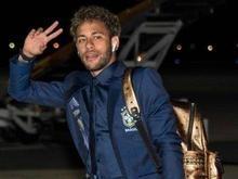 Neymar usa mochila de R$ 3,5 mil com rostos da família para Copa