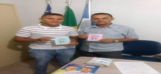 Prefeito Ananias André e poeta Antonio Carlos se reúnem no gabinete