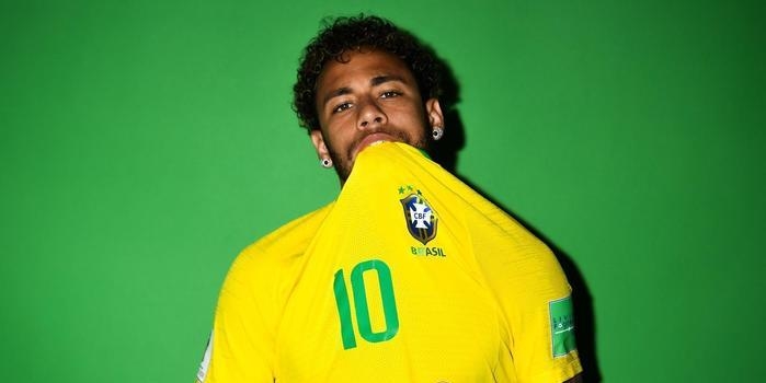 Em fotos oficiais da FIFA, Neymar e cia fazem caras e bocas; fotos