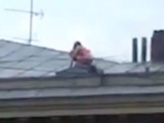 Casal é flagrado fazendo sexo em telhado em Centro histórico