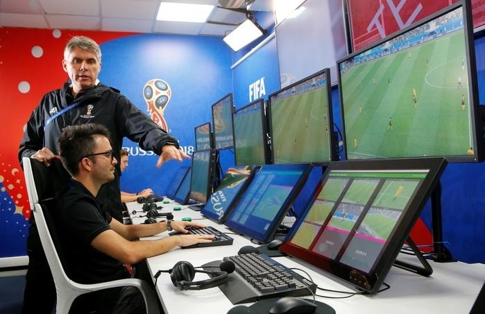 Árbitros de vídeo passarão a ter papel importante nas partidas (Crédito: Reuters)