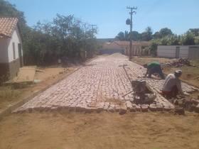 Prefeitura Inicia Obra de Calçamento Na Zona Rural