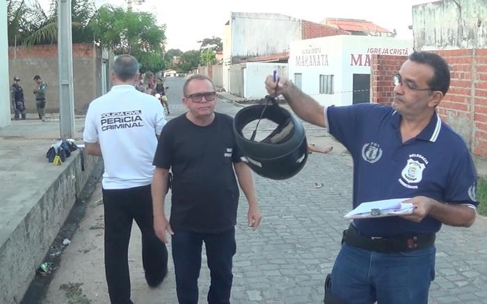 Polícia realiza perícia no capacete (Crédito: Reprodução/TVMN)