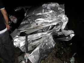 Maranhão:Homem morre e carro fica destruído em colisão com ônibus
