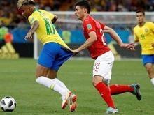 Zagueiro suíço posta foto puxando Neymar e provoca: 'Parou aqui'