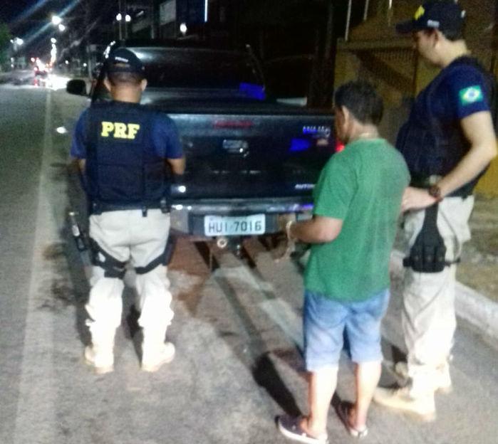 Motorista preso com carro roubado em Parnaíba  (Crédito: Divulgação/PRF-PI)