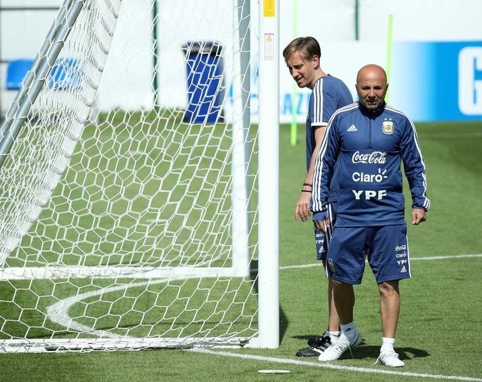 Sampaoli viu pressão aumentar depois de empate com a Islândia (Crédito: Reuters)