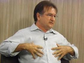 Ex-secretário Merlong Solano comunica que teve celular cloando