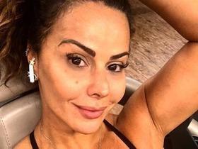 Viviane Araújo posta foto e seguidora detona: