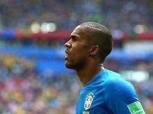 Douglas Costa sofre lesão muscular na coxa e não enfrenta a Sérvia