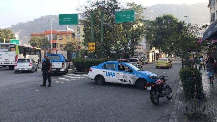 Intenso tiroteio assusta moradores no entorno do Morro dos Macacos (Crédito: Guilherme Peixoto / TV Globo)