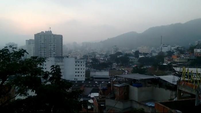 ntenso tiroteio assusta moradores no entorno do Morro dos Macacos (Crédito: Reprodução/ Redes Sociais)