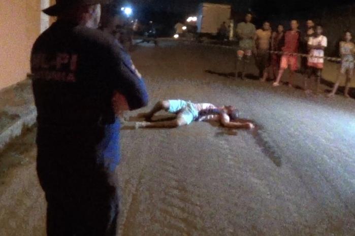 Vítima foi atingida com tiro na cabeça (Crédito: Reprodução/TVMN)