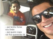 Web ferve em memes após CR7 mostrar as coxas em cobrança de falta