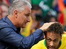 Após vitória, Tite se incomoda com ação de patrocinador de Neymar