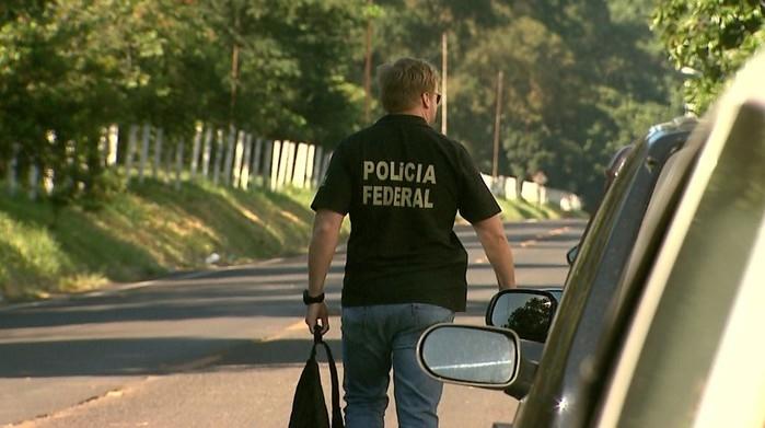 Agentes da Polícia Federal, que têm a maior parte das vagas, cumprem mandados em operações pelo país (Crédito: Reprodução/EPTV)
