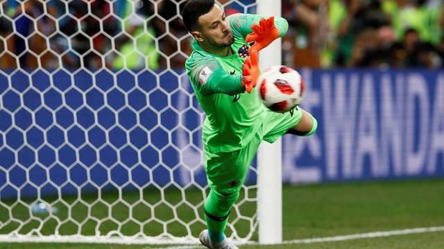 Goleiro Subasic, da Croácia, defende na cobrança de pênaltis   (Crédito: REUTERS/Jason Cairnduff)