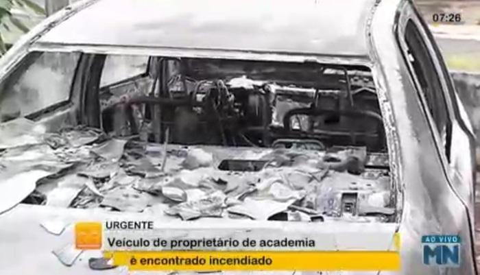Veículo encontrado incendiado (Crédito: Reprodução/TVMN)
