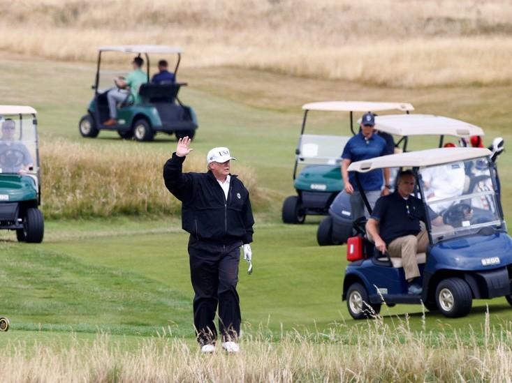 Trump chega à Escócia na última etapa de visita ao Reino Unido