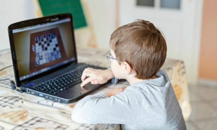 Empresa lança software que “descobre se seu filho é gay”