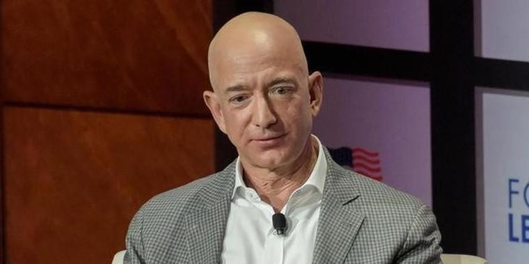 Dono da Amazon se torna o mais rico da história