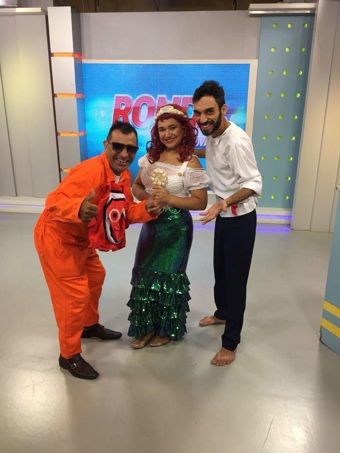 Humoristas protagonizam personagens da história A Pequena Sereia (Crédito: Waldelúcio Barbosa)