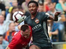 Na mira do Fla, Vitinho sai irritado de jogo e deixa estádio