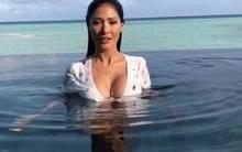 Simaria se despede das Ilhas Maldivas com mergulho na piscina
