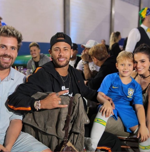 O ator Thiago Gagliasso com Neymar, Davi Lucca e Bruna Marquezine (Crédito: Reprodução/Instagram)