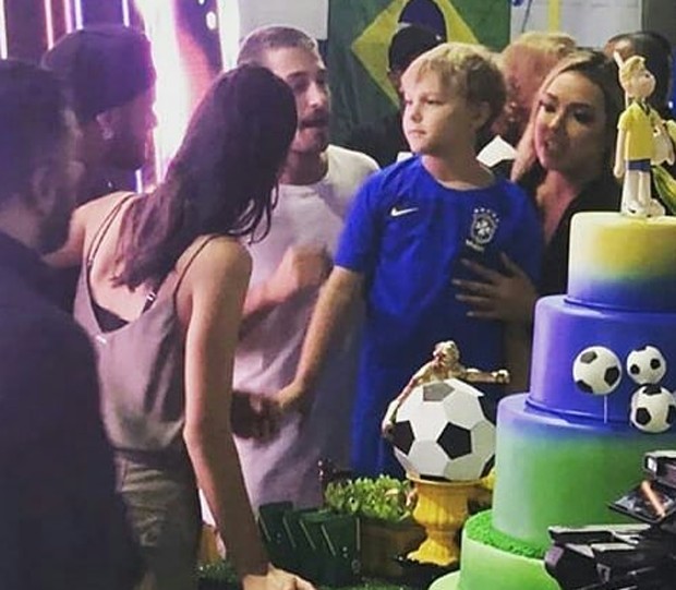 Bruna Marquezine, Neymar e Carol Dantas comemoram aniversário antecipado de Davi Lucca (Crédito: Reprodução/Instagram)