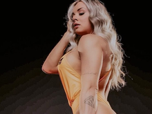 Juju Salimeni mostra bumbum na nuca e leva web à loucura