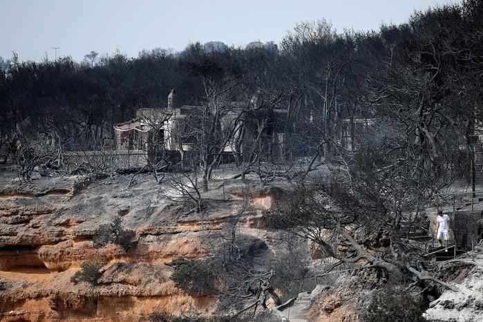 Vilarejo de Mati, na Grécia, é atingido por incêndio  (Crédito: Alkis Konstantinidis/Reuters)