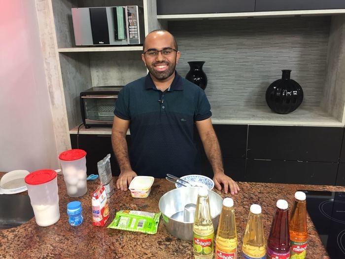 Rafael Vieira ensina a preparar bolo de milho