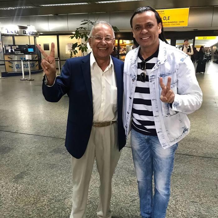 Dr. Pessoa ao lado de Frank Aguiar (Crédito: Facebook)