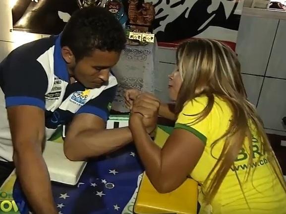 "Dama de Ferro" de Timon se destaca nacionalmente na luta de braço